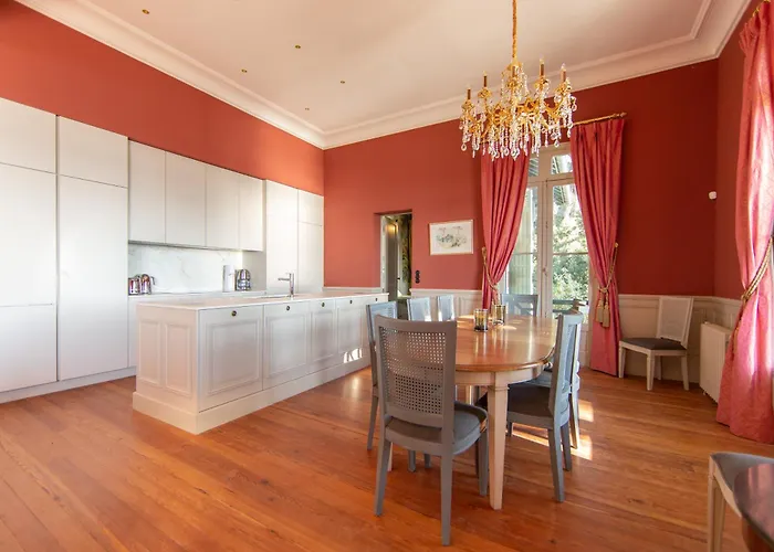 Madeleine En 1ere Ligne Pour 13 Personnes